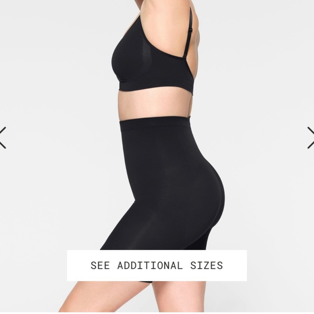 SKIMS - Seamless Sculpt Mid Thigh Short - S/M - Onyx